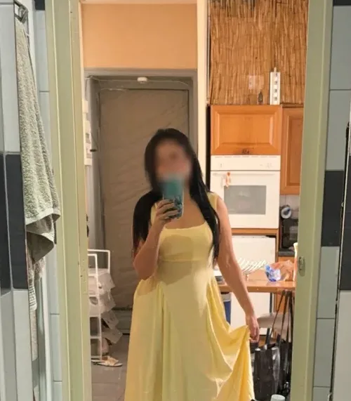 Andrea, 32