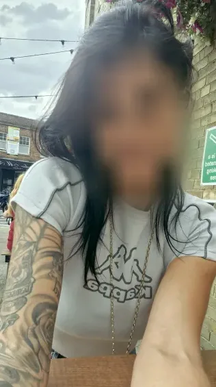 Anna, 39