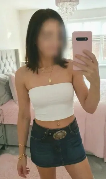 Büsra, 24