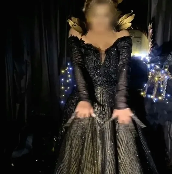 Cara, 36
