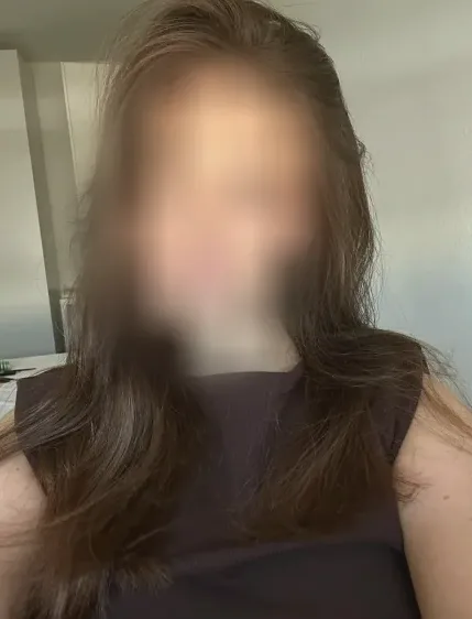 Claudia, 28