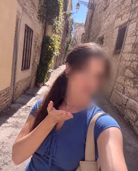 Daniela, 26