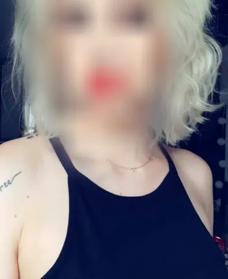 Lara, 37