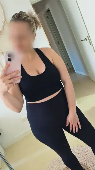 Larissa, 36