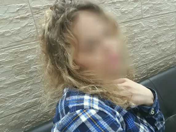 Leonie, 33