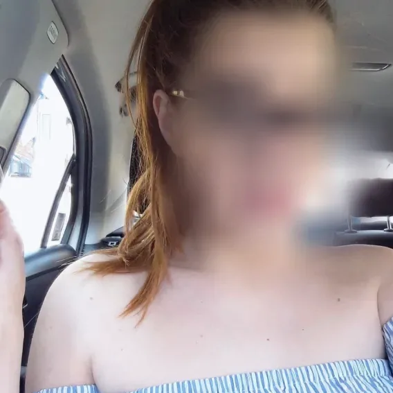 Lilly, 27