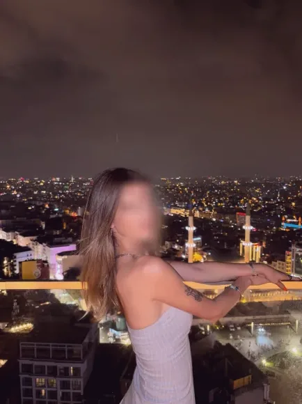 Lilly, 27