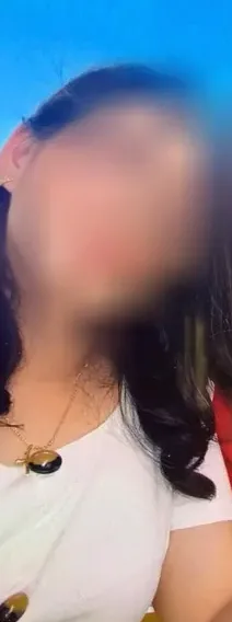 Mia, 30