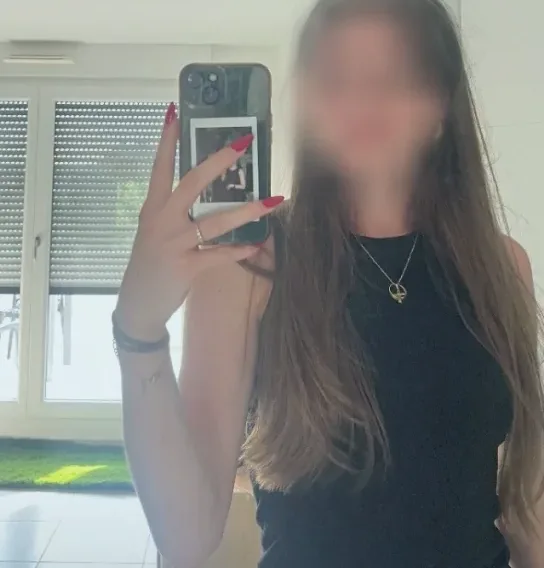 Nina, 27